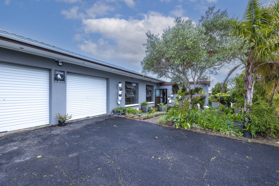 3 Bedroom Property for Sale in Sonnekuil Western Cape